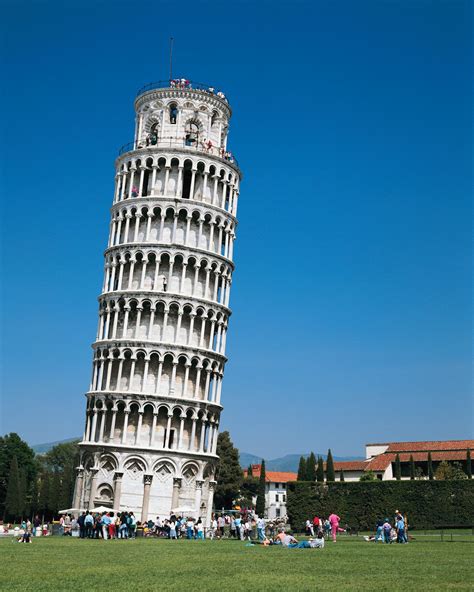 The Leaning tower of Pisa Italy .
